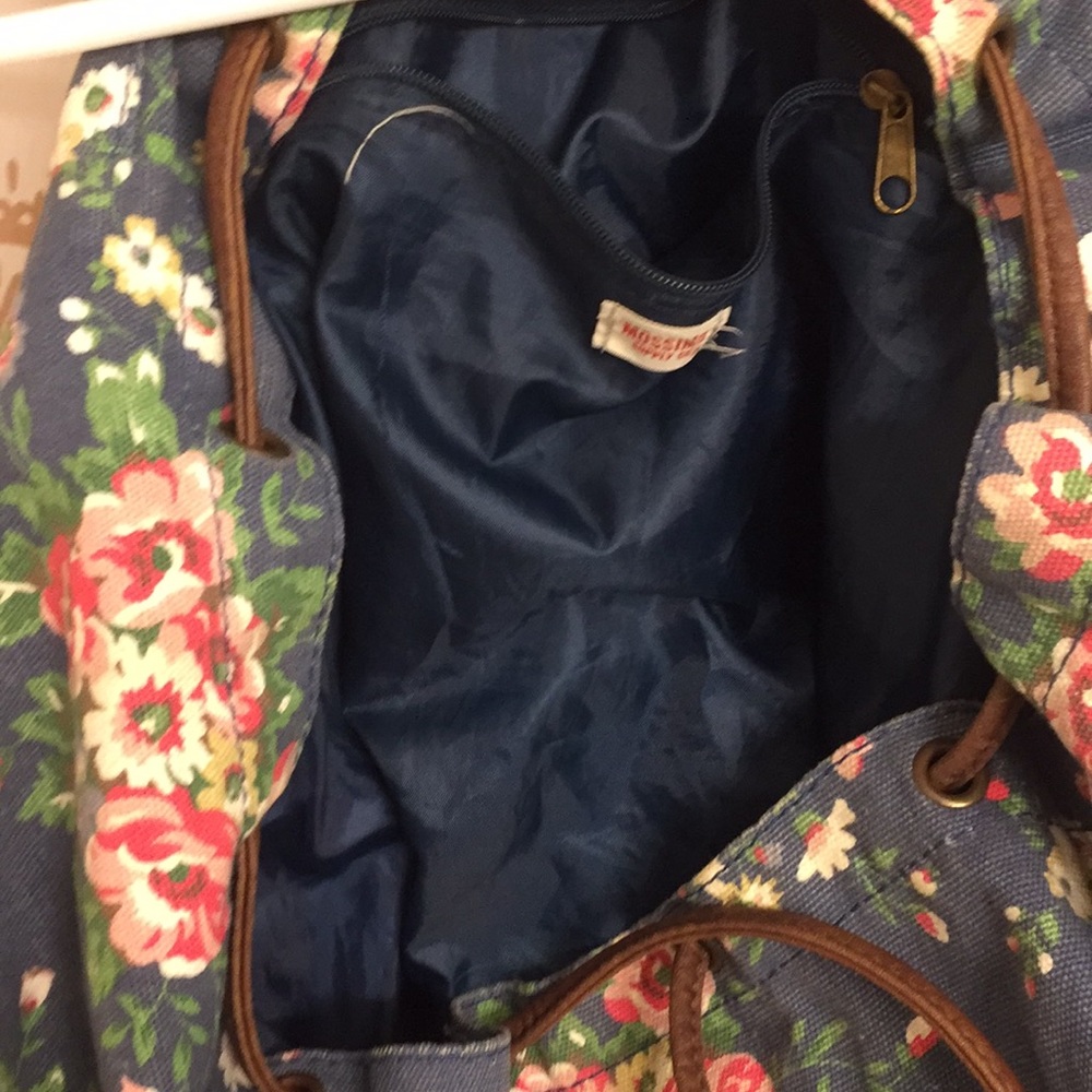 Backpack - Picture 2 of 4